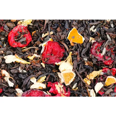 Mieszanka czarnej herbaty Yunnan z dużymi połówkami wiśni, skórką pomarańczy i fioletową lawendą – Dolce Abbraccio dorot