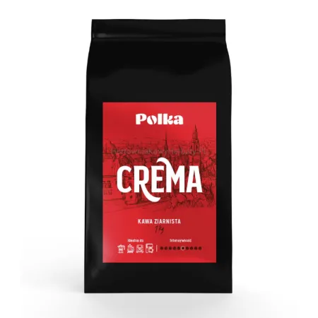 Opakowanie kawy ziarnistej POLKA Crema na tle drewnianego stołu, obok filiżanka espresso z gęstą pianką – dorotea.pl.